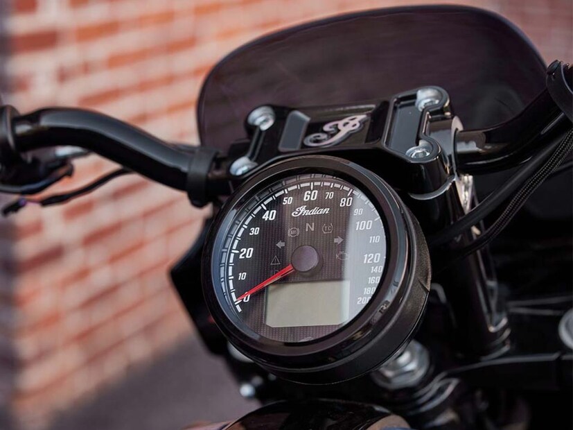 तिन्ही Scout प्रकारांमध्ये समान  इंजिन आणि रोलिंग चेसिस आहे, मुख्य फरक म्हणजे स्टाइलिंग. क्लासिकमध्ये पारंपारिक लूक आहे, बॉबरमध्ये स्ट्रिप्ड बॅक, पेअर-डाउन आणि ब्लॅक-आउट डिझाइन आहे तर स्पोर्टमध्ये हेडलाइट फेअरिंग, उच्च 'बार' आणि बहुतेक ब्लॅक-आउट डिझाइन आहे.
