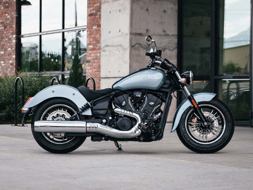 इंडियन Scout लाइनअप प्रामुख्याने दोन श्रेणींमध्ये विभागले आहे.  एक आहे लहान श्रेणी 999cc सिक्स्टी मॉडेल आणि मोठे 1,250cc मॉडेल. तीन सिक्स्टी मॉडेल्स आहेत. स्काउट सिक्स्टी क्लासिक, स्काउट सिक्स्टी बॉबर आणि स्पोर्ट स्काउट सिक्स्टी. 