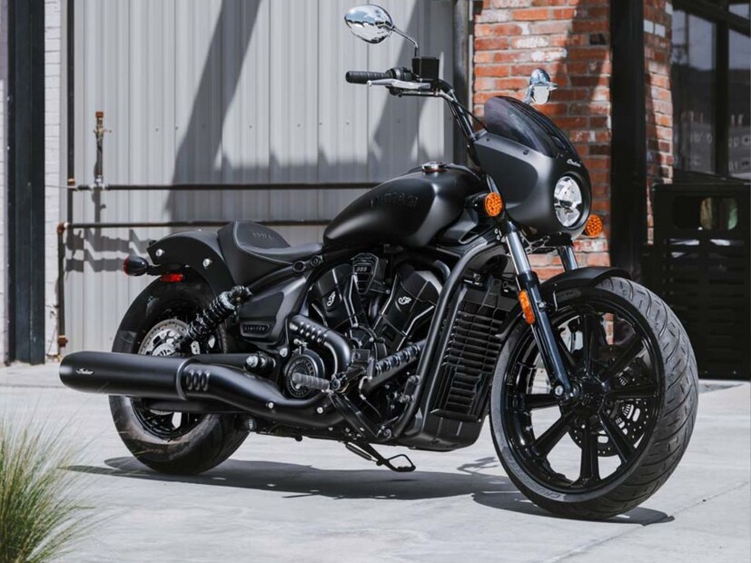 इंजिन आणि पॉवर -999cc इंजिनबद्दल बोलायचं झालं तर, हे लिक्विड-कूल्ड व्ही-ट्विन इंजिन आहे, जे 85hp आणि 88Nm टॉर्क देते. हे आकडे एंट्री-लेव्हल नाहीत, जरी या बाईक्स इंडियन लाइनअपमध्ये 'एंट्री-लेव्हल' आहेत. पूर्वीप्रमाणेच आणि या काळासाठी असामान्यपणे, Scout सिक्स्टी मॉडेल्सना ५-स्पीड गिअरबॉक्स मिळतो.