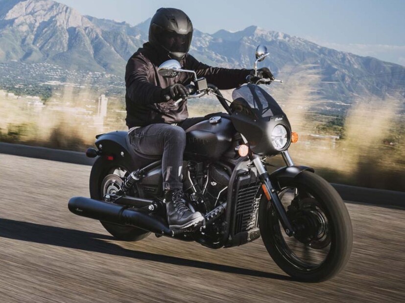 याशिवाय, प्रत्येक बाईक अनेक ट्रिम लेव्हलमध्ये उपलब्ध आहे. साक्स्टी मॉडेल्स दोन ट्रिम लेव्हलमध्ये येतात - स्टँडर्ड आणि लिमिटेड.   डिजी-अ&#x200d;ॅनालॉग गेज, ऑल-एलईडी लाइटिंग, ऑल-ब्लॅक कलरवे आणि ड्युअल-चॅनेल एबीएस समावेश आहेत. लिमिटेडमध्ये ट्रॅक्शन कंट्रोल, ३ रायडिंग मोड्स (स्पोर्ट, स्टँडर्ड आणि टूर), क्रूझ कंट्रोल, इतर पेंट स्कीम आणि यूएसबी चार्जर समाविष्ट आहेत. 