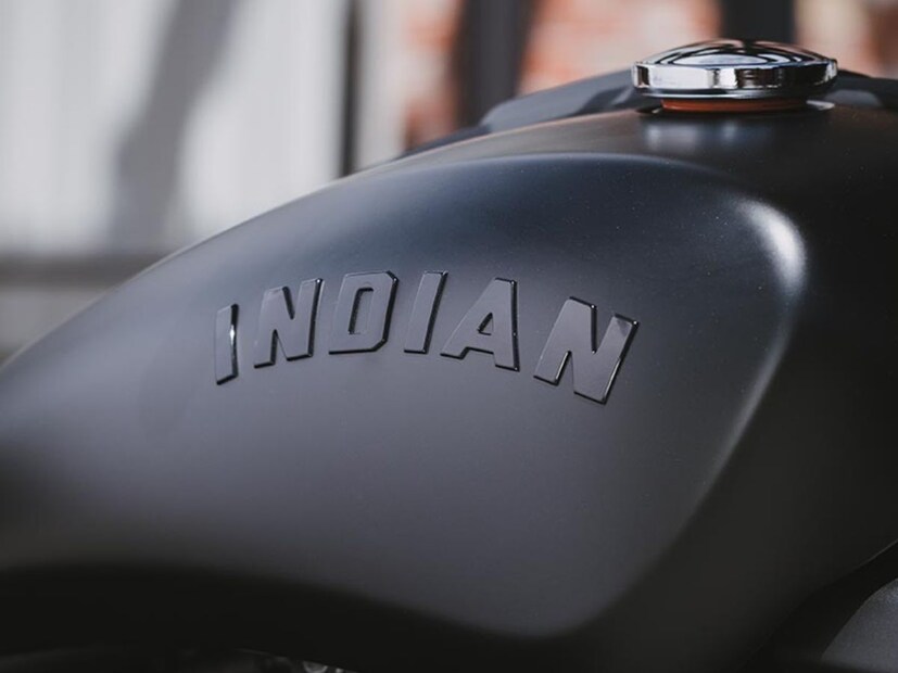 भारतात मागील काही दिवसांपासून वजनदार बाईकचा मोठा ट्रेंड सुरू झाला आहे. रॉयल एनफिल्ड, येझदी मोटर्स आणि होंडाने वजनदार अशा बाइक लाँच करून मार्केटमध्ये ज्या लोकांना क्रुझर बाइक आवडतात त्यांना आकर्षित केलं आहे. आता अमेरिकेच्या रस्त्यावर राज्य करणारी  इंडियन मोटारसायकल्सने भारतात त्यांची संपूर्ण  क्रुझर स्काउट (Indian Motorcycle Scout) लाइनअप लाँच केली आहे, ज्यामध्ये एकूण 8 मॉडेल्सचा समावेश आहे.  