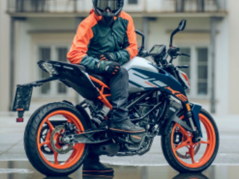 बाइकमध्ये सर्व LED लाइट दिले आहे. या बाइकचं हेडलाइट 390 Duke सारखचं आहे.  KTM Duke 160 मध्ये ३ कलर ऑप्शन्स दिले असून  सिल्वर मॅट, ऑरेंज आणि ब्लू.