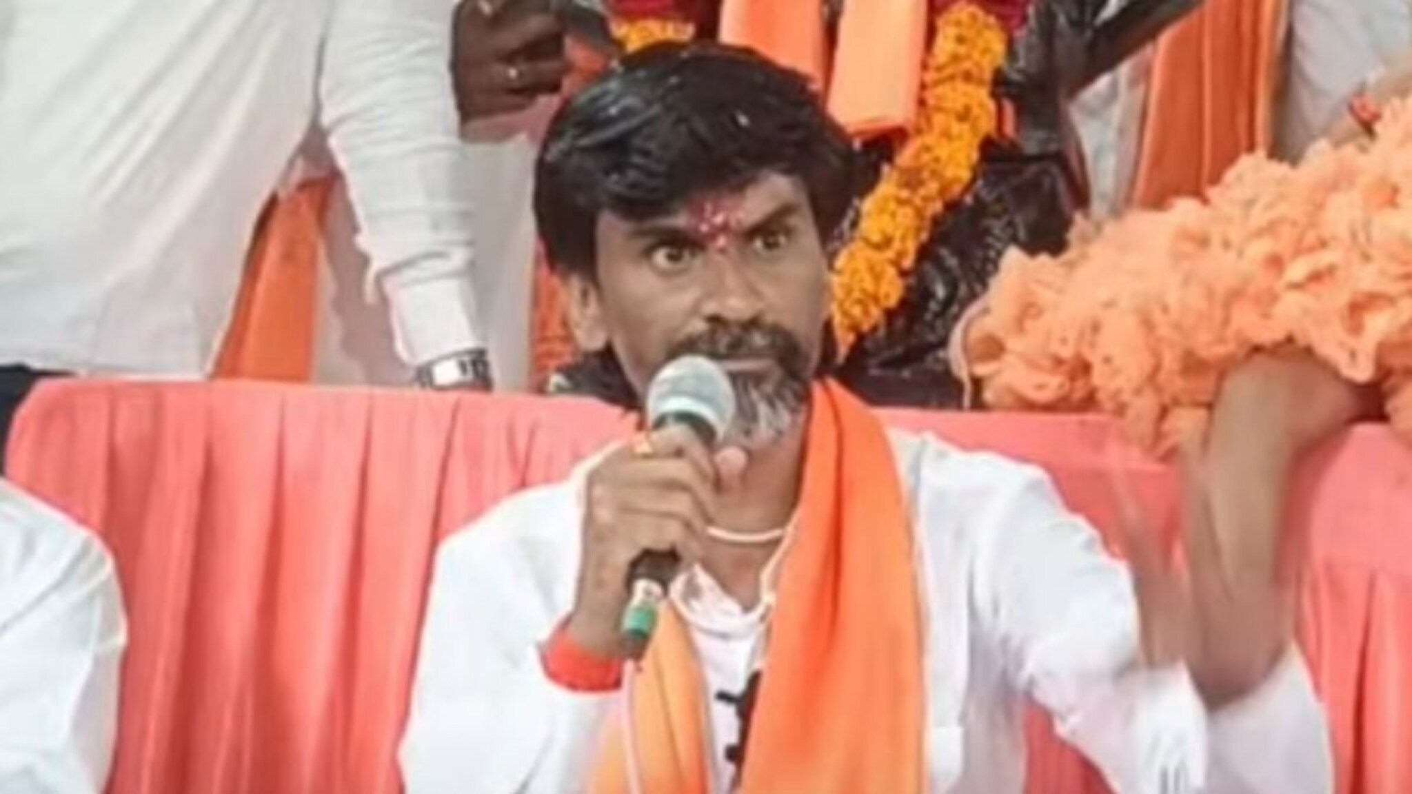 दंगल करायला नाही, हक्कासाठी मुंबईत येतोय, जरांगेंचा सरकारला थेट इशारा