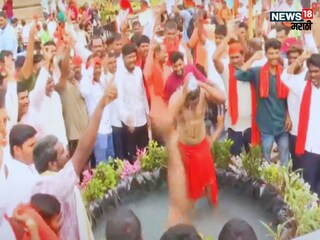 Maratha Youth take Bath In front of BMC building