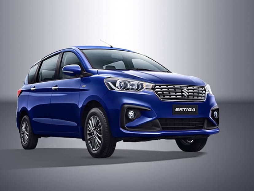   Maruti Ertiga  मॅन्युअल आणि ऑटोमॅटिक दोन्ही ट्रान्समिशनमध्ये येते. तिच्या बेस वेरिएंटची किंमत आता ₹8.80 लाख (एक्स-शोरूम) झाली आहे, तर टॉप-एंड वेरिएंटची किंमत आता  12.94 लाख झाली आहे.