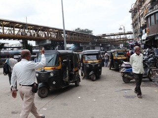 Meter Rickshaw Service Start In Kalyan Dombivli Area: प्रवाशांच्या मागणीला अखेर यश, कल्याणमध्ये धावणार आता मीटर रिक्षा; कशी असेल सुविधा? Meter Rickshaw Service Start In Kalyan Dombivli Area: प्रवाशांच्या मागणीला अखेर यश, कल्याणमध्ये धावणार आता मीटर रिक्षा; कशी असेल सुविधा?
