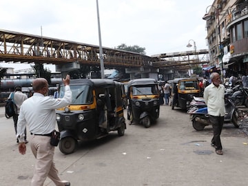 Meter Rickshaw Service Start In Kalyan Dombivli Area: प्रवाशांच्या मागणीला अखेर यश, कल्याणमध्ये धावणार आता मीटर रिक्षा; कशी असेल सुविधा? Meter Rickshaw Service Start In Kalyan Dombivli Area: प्रवाशांच्या मागणीला अखेर यश, कल्याणमध्ये धावणार आता मीटर रिक्षा; कशी असेल सुविधा?