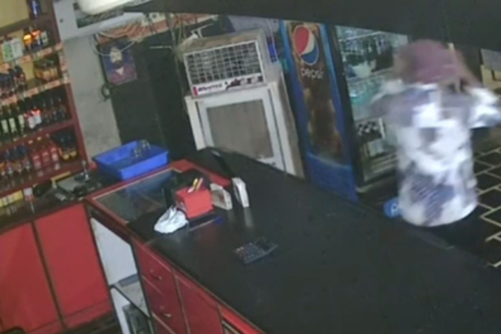 नागपूरच्या अजब चोराची गजब कहाणी, फक्त बार आणि वाईन शॉपमध्ये मारतो डल्ला