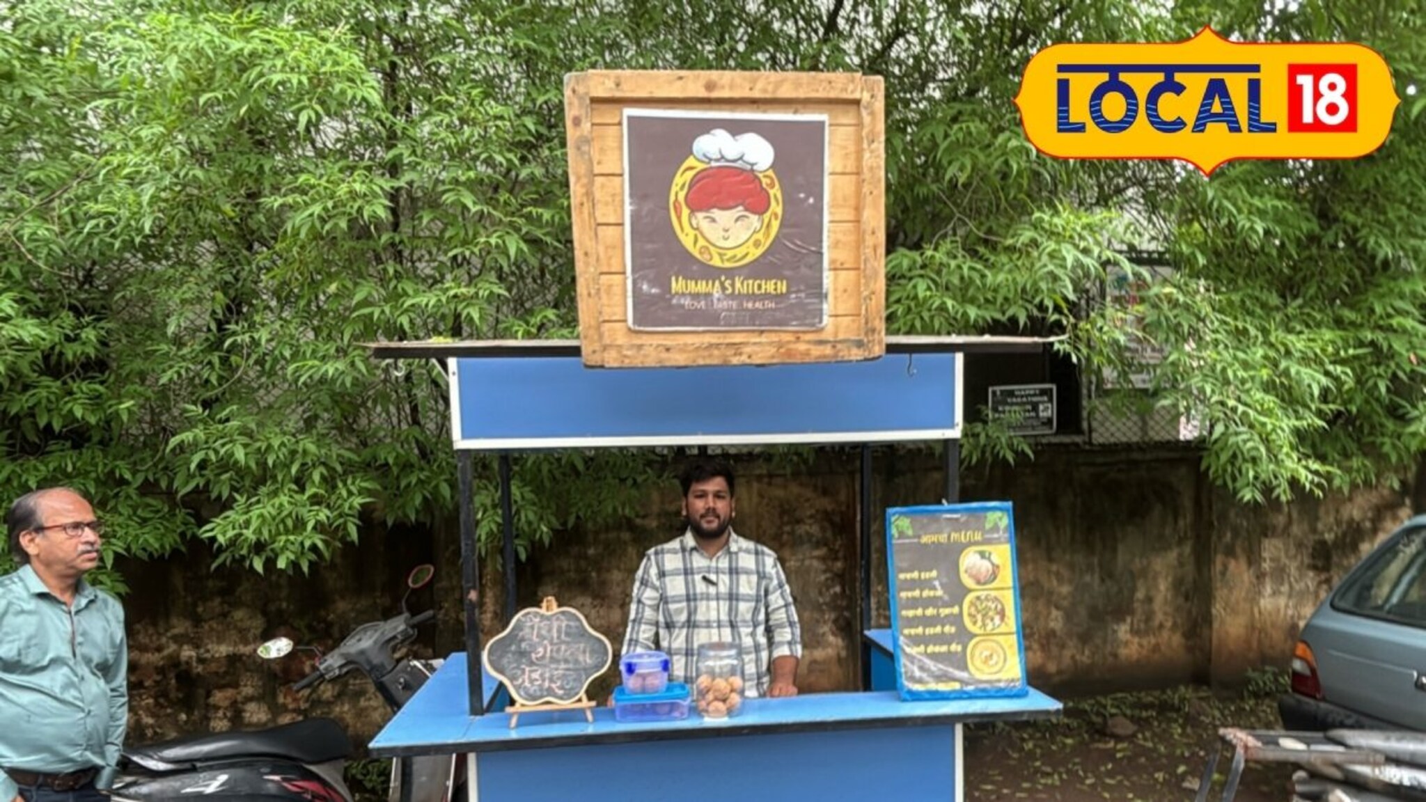 Food Business: नोकरी सोडली, फूड स्टॉल केला सुरू, ओमची महिन्याची कमाई तर पाहाच