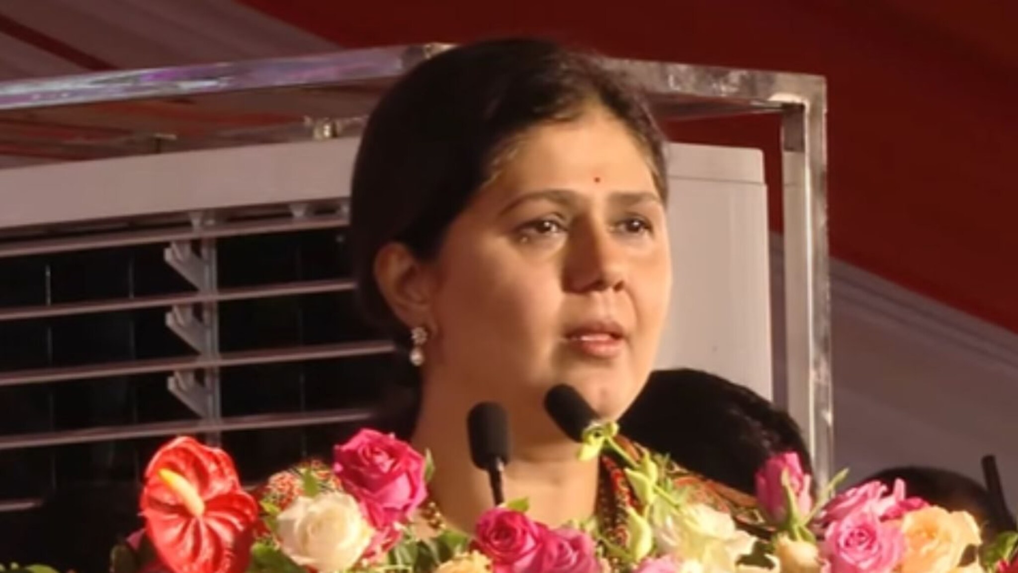 फेकलेले तुकडे घ्यायचे नाहीत ही वडिलांची शिकवण, मुंडेंच्या आठवणीत पंकजा भावुक