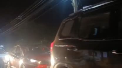 पुणे बेंगलोर महामार्गावर प्रचंड वाहतूक कोंडी पुणे बेंगलोर महामार्गावर प्रचंड वाहतूक कोंडी