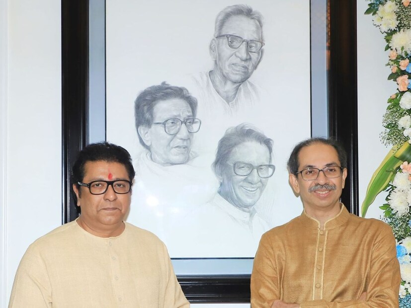 गणपतीच्या निमित्ताने ठाकरे बंधू पुन्हा एकत्र आले आहेत. राज ठाकरेंचं निवासस्थान शिवतीर्थ या ठिकाणी ठाकरे कुटुंबीयांकडून मनोभावे आरती करण्यात आली
