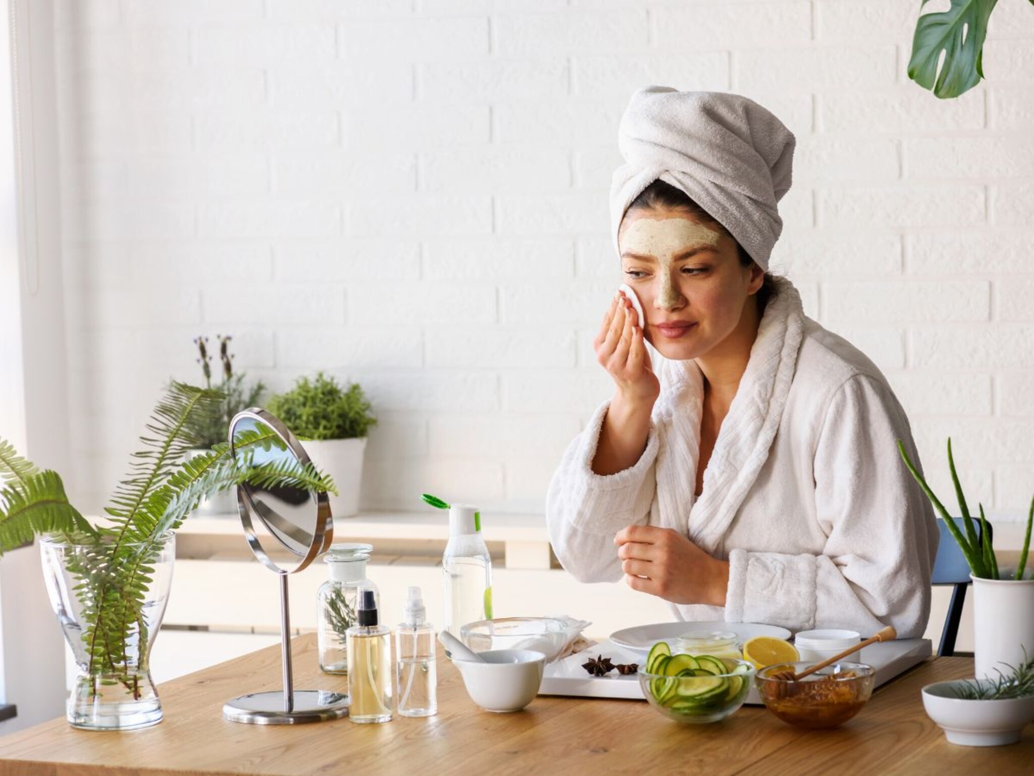 Skin Care : घरीच मिळवा कोरियन ग्लास स्किन, चेहरा येईल उजळून, तांदळाच्या पीठाचा करा असा वापर