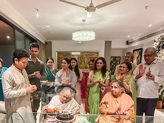 Sachin Tendulkar Mother Birthday Celebration