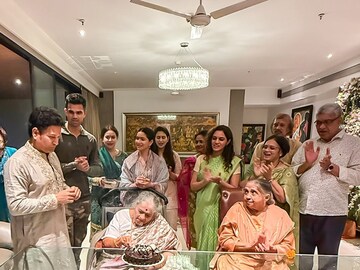 Sachin Tendulkar Mother Birthday Celebration Sachin Tendulkar Mother Birthday Celebration