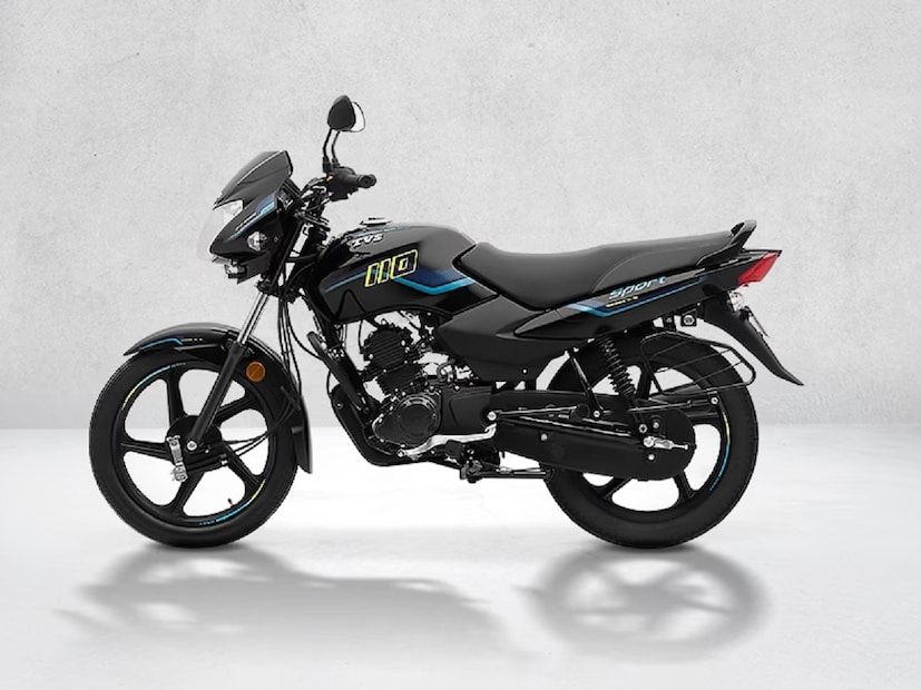 TVS Sport Price in India : TVS मोटर्सच्या या लोकप्रिय बाईकची किंमत 55100 रुपये (एक्स-शोरूम, दिल्ली) आणि 57100 रुपये (एक्स-शोरूम, दिल्ली) दरम्यान आहे. या मोटरसायकलमध्ये 109.7 सीसी इंजिन आहे जे 6.03bhp पॉवर आणि 8.7Nm टॉर्क जनरेट करते. BikeDekho च्या मते, ही बाईक एका लिटरमध्ये 70kmpl पर्यंत धावू शकते.