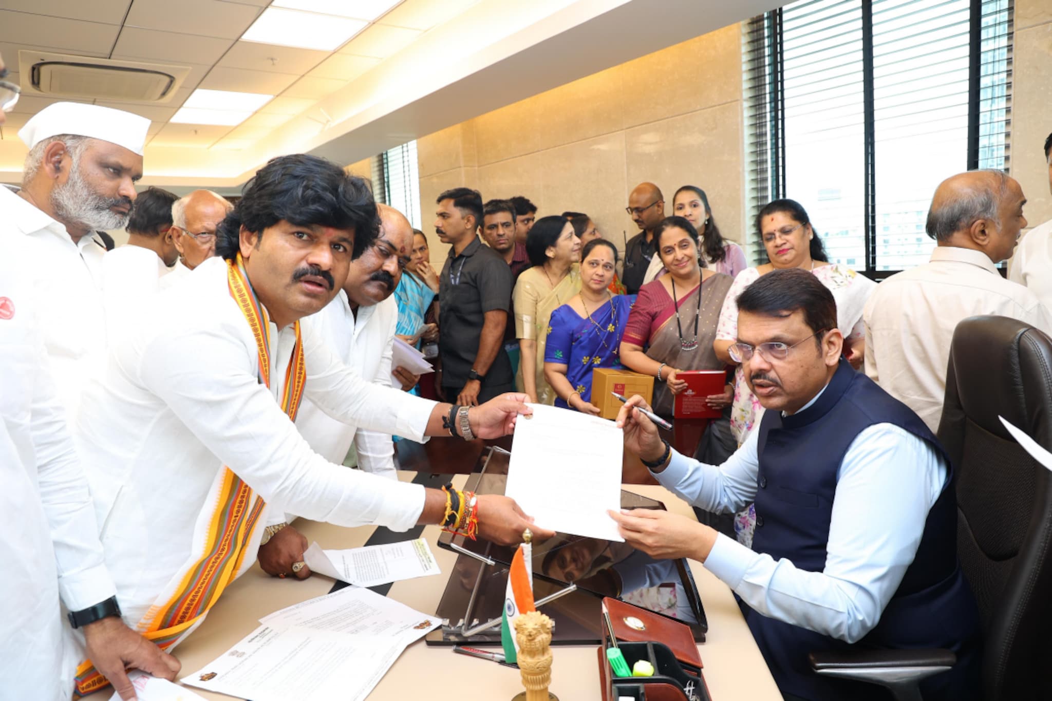 संत बाळुमामा देवस्थानासाठी पडळकरांची मोठी मागणी, फडणवीसांची घेतली भेट