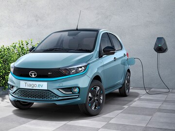 पेट्रोलचं टेन्शनचं नाही! फक्त 8 हजारांच्या EMI वर मिळतेय Tata Tiago EV