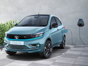 पेट्रोलचं टेन्शनचं नाही! फक्त 8 हजारांच्या EMI वर मिळतेय Tata Tiago EV पेट्रोलचं टेन्शनचं नाही! फक्त 8 हजारांच्या EMI वर मिळतेय Tata Tiago EV