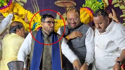 ड्रग्स मास्टरमाईंडचा बावनकुळेंकडून सत्कार, राणा पाटील थेट म्हणाले, ''तुम्ही पोलीस...'' ड्रग्स मास्टरमाईंडचा बावनकुळेंकडून सत्कार, राणा पाटील थेट म्हणाले, ''तुम्ही पोलीस...''