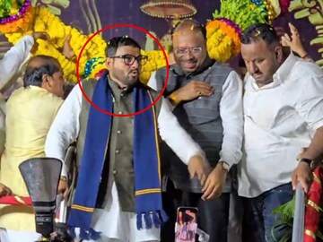 ड्रग्स मास्टरमाईंडचा बावनकुळेंकडून सत्कार, राणा पाटील  थेट म्हणाले, ''तुम्ही पोलीस...'' ड्रग्स मास्टरमाईंडचा बावनकुळेंकडून सत्कार, राणा पाटील  थेट म्हणाले, ''तुम्ही पोलीस...''