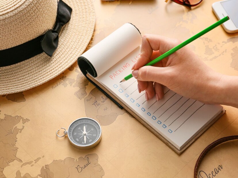 घर सोडण्यापूर्वी तयार केलेली चेकलिस्ट तुमचा प्रवास सुलभ, सुरक्षित आणि आनंददायी बनवते. महत्त्वाच्या कागदपत्रांपासून ते आरोग्य आणि घराच्या सुरक्षेपर्यंत, प्रत्येक बाबींची काळजी घेतल्याने तुम्ही निश्चिंतपणे प्रवासाचा आनंद घेऊ शकता. ही चेकलिस्ट तुमच्या गरजांनुसार बदला आणि प्रत्येक प्रवासाला आत्मविश्वासाने सुरुवात करा. 