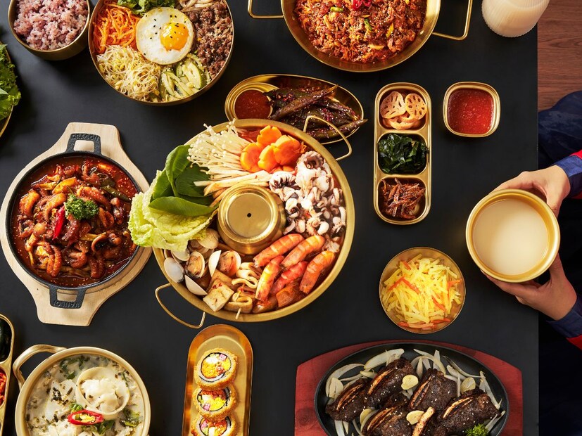 या उलट अनेकांना डाएटिंग करताना जेवणं पूर्णपणे टाळणं कठीण असतं. पण तज्ज्ञांच्या मते कमी कॅलरीचे, पोषक आणि फायबरयुक्त स्नॅक्स वजन नियंत्रणासाठी उत्तम ठरतात. अनेकांना वाटतं की अवाकाडो किंवा काही परदशी पदार्थ खाऊनच डायट करता येतं, ज्यामुळे अनेकांना डायट करणं करणं कठीण जातं. पण काळजी करु नका आज आम्ही तुम्हाला असे काही इंडियन फूड सांगणार आहोत, ज्यात १०० पेक्षा ही कमी कॅलरी असतील.