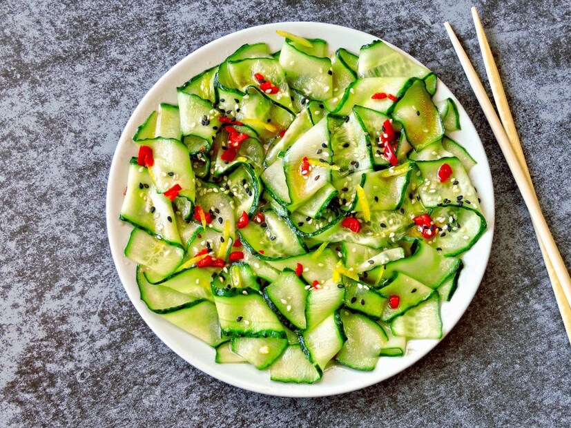 4. काकडी आणि गाजर स्टिक्स2-3 काकड्या आणि गाजराचे तुकडे लिंबू आणि मीठासह खाल्ले तर फक्त 30-40 कॅलरी मिळतात. हा स्नॅक हायड्रेटिंग आणि फायबरने भरलेला आहे.