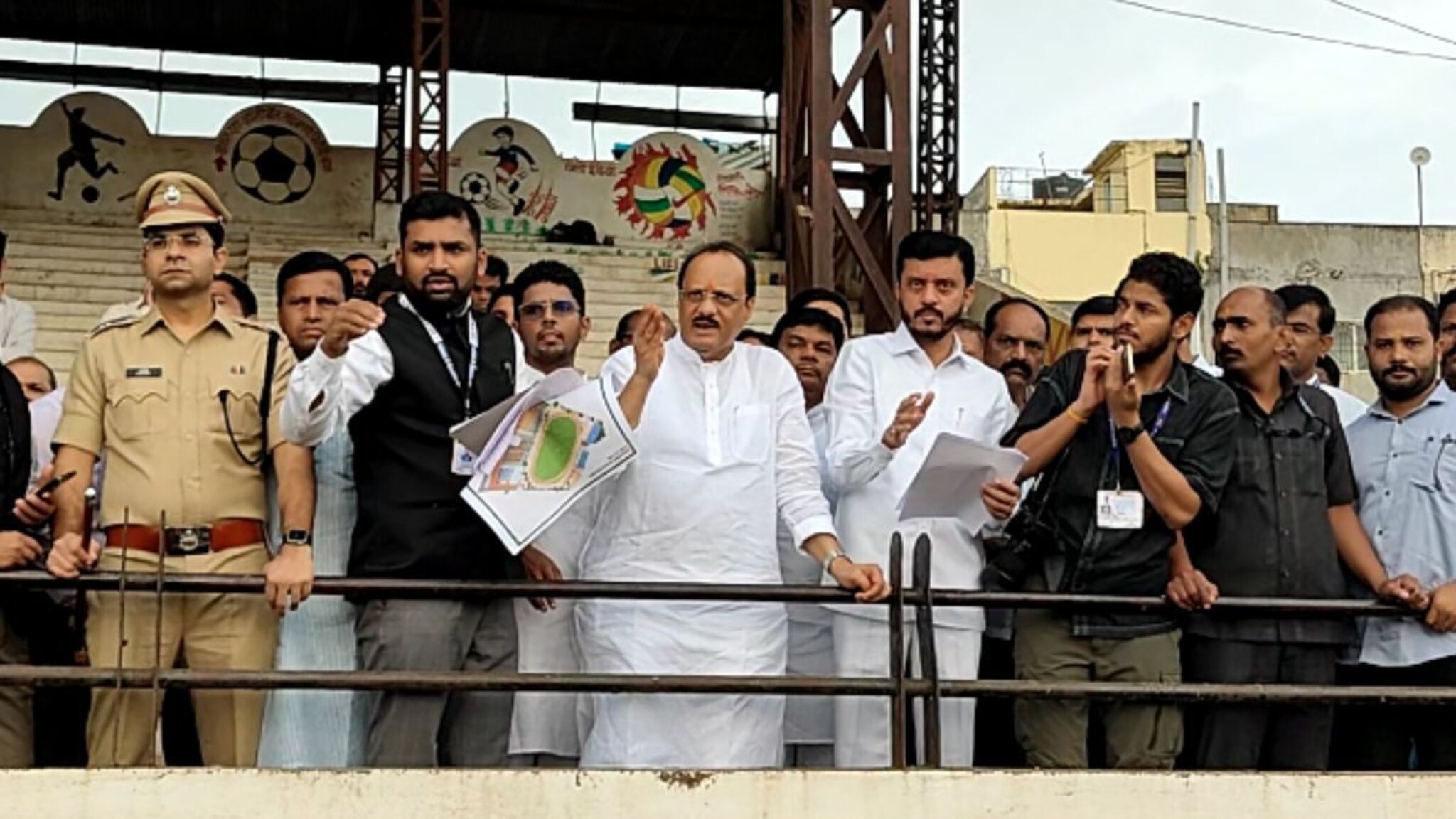 'ज्याला पालकमंत्रीपद घ्यायचंय, त्याने घ्या', बीडमध्ये अजित पवारांचं मोठं वक्तव्य, नेमकं काय घडलं?