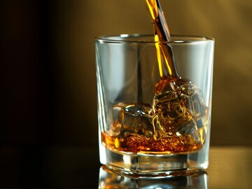 Alcohol Facts : वाइन, व्हिस्की की रम, कोणती दारु नॉनवेज? एक्सपर्टकडून समजून घ्या Alcohol Facts : वाइन, व्हिस्की की रम, कोणती दारु नॉनवेज? एक्सपर्टकडून समजून घ्या