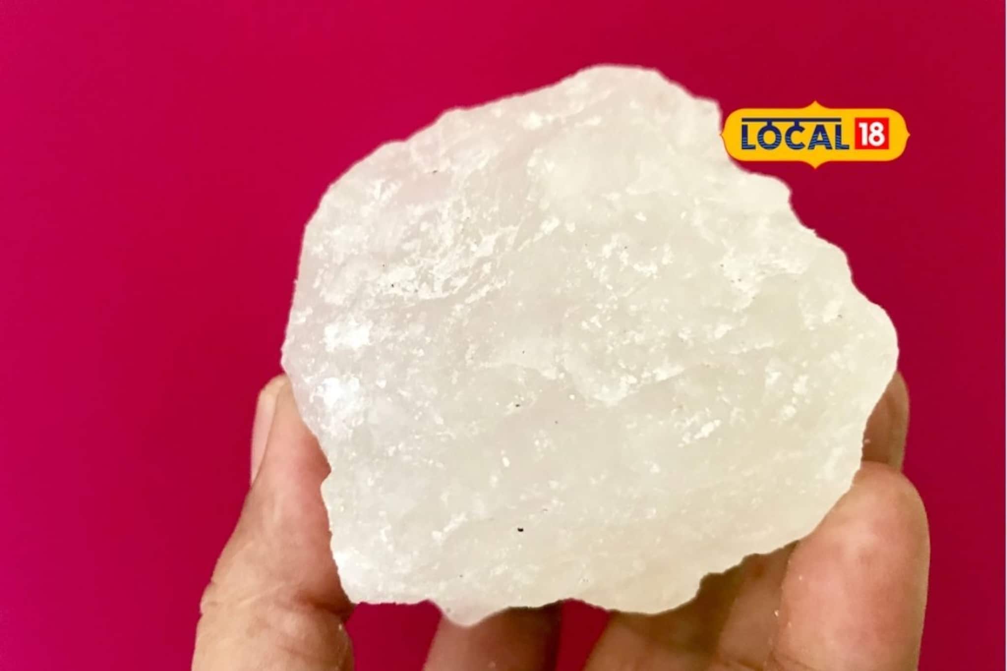 तुमच्याही घरी असेल हा पाढंरा जादूई खडा, चेहरा उजळेल अन् सुरकुत्याही होतील गायब!