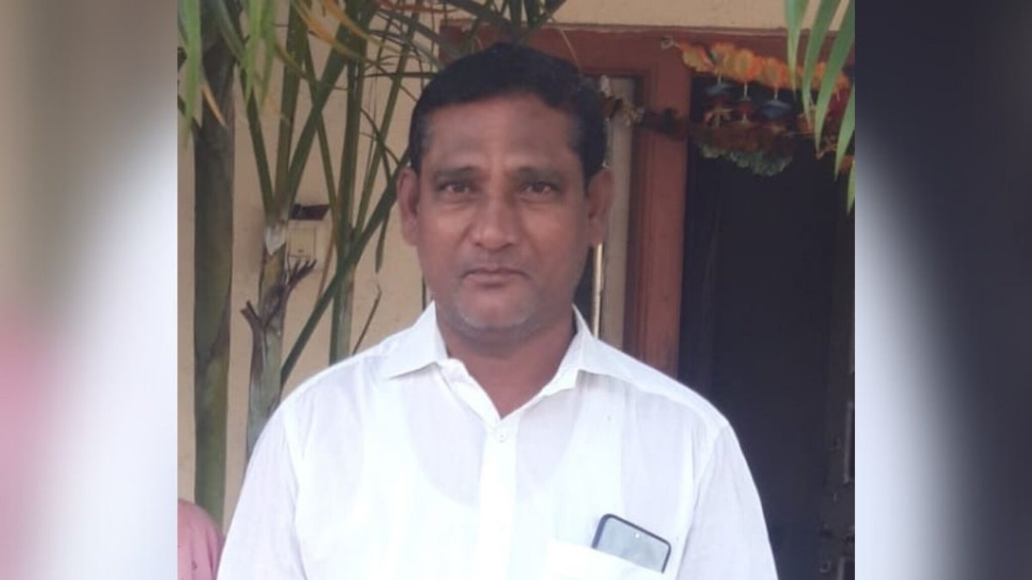 22 दिवस सुट्टीवर होता, अचानक ग्रामसेवकानं संपवलं जीवन, शेवटच्या चिठ्ठीने खळबळ