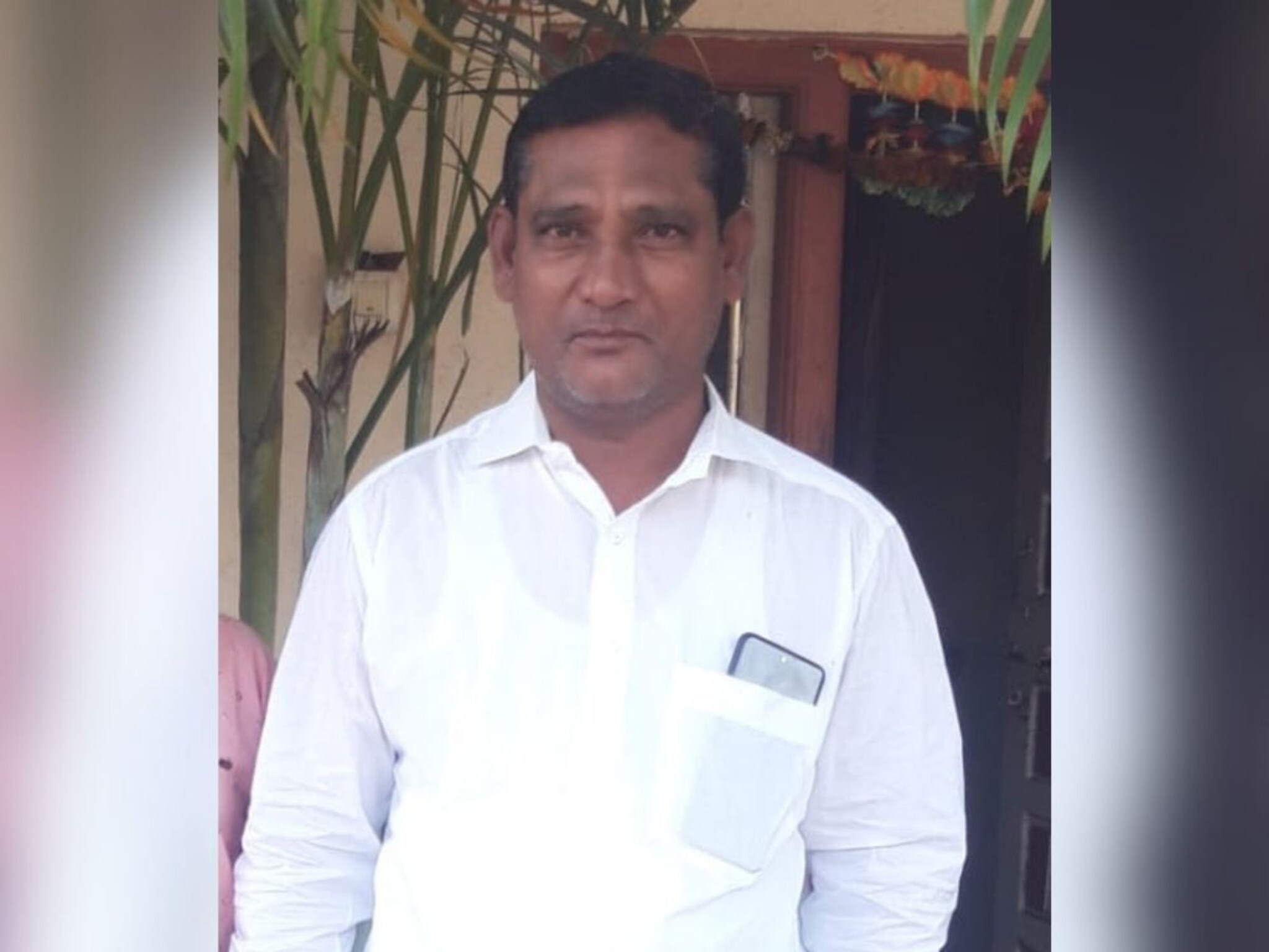 22 दिवस सुट्टीवर होता, अचानक ग्रामसेवकानं संपवलं जीवन, शेवटच्या चिठ्ठीने खळबळ