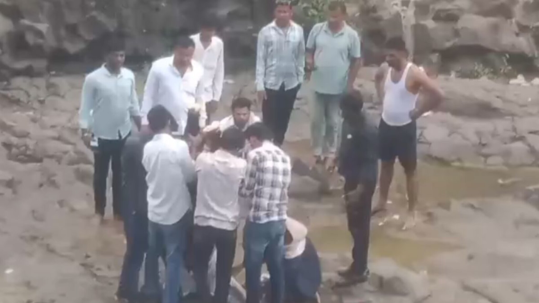 देवदर्शनासाठी आला अन् अनर्थ घडला, बीडच्या सौताडा धबधब्यात आढळला तरुणाचा मृतदेह