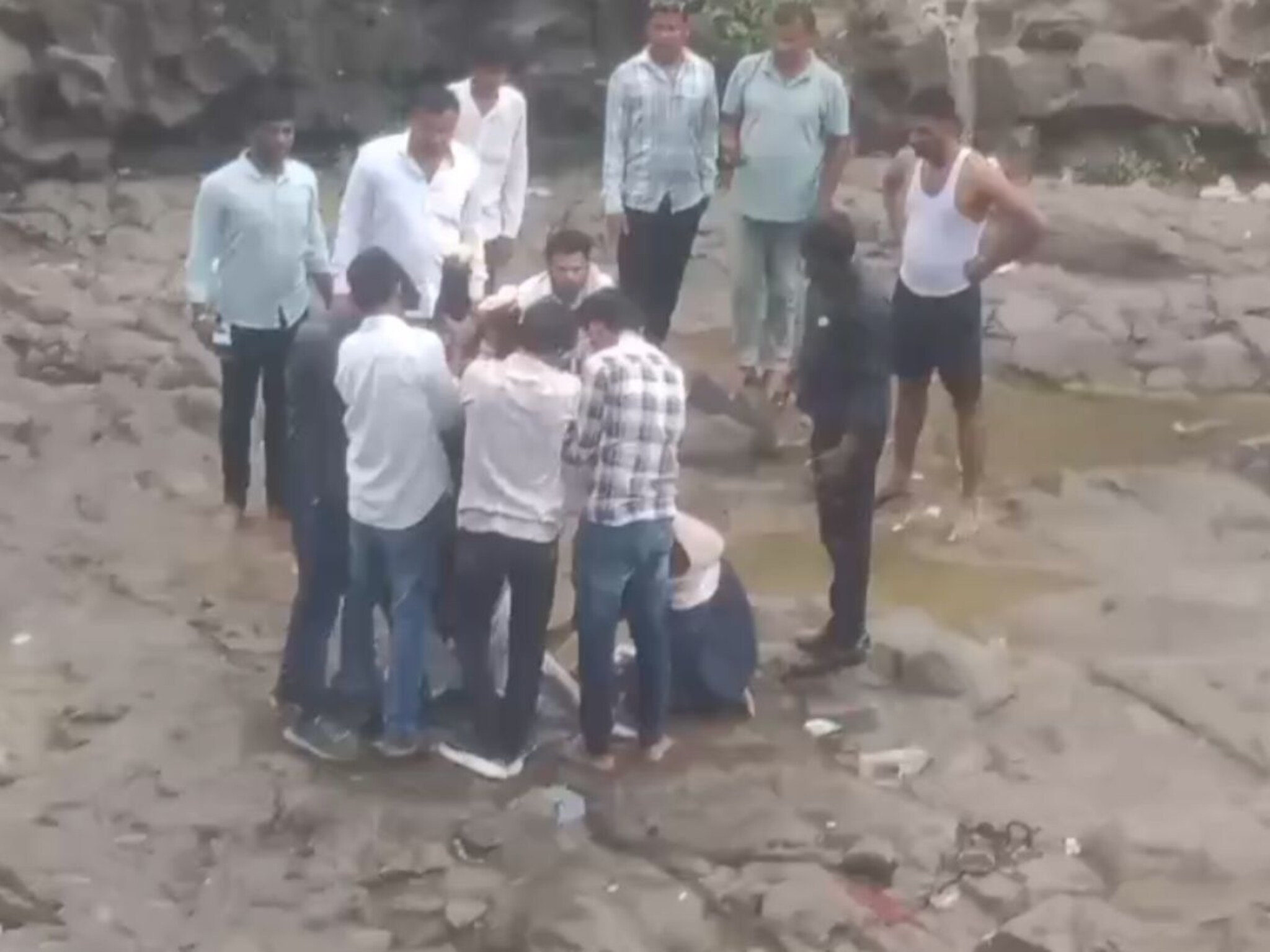 देवदर्शनासाठी आला अन् अनर्थ घडला, बीडच्या सौताडा धबधब्यात आढळला तरुणाचा मृतदेह