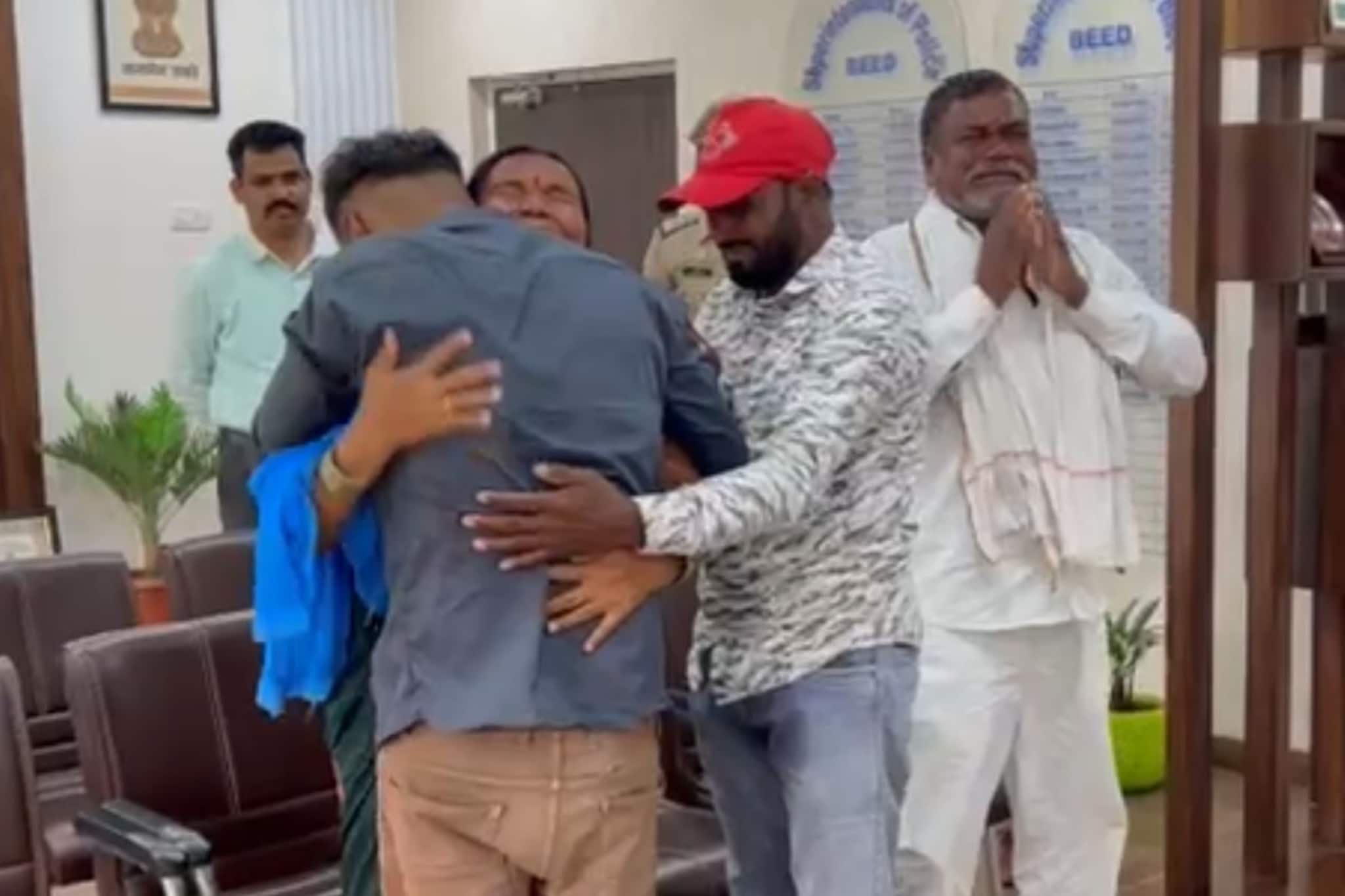 रक्षाबंधनाआधीच पोलिसांची बहिणीला अनमोल भेट, 7 वर्षापूर्वी हरवलेला मुलगा परत केल