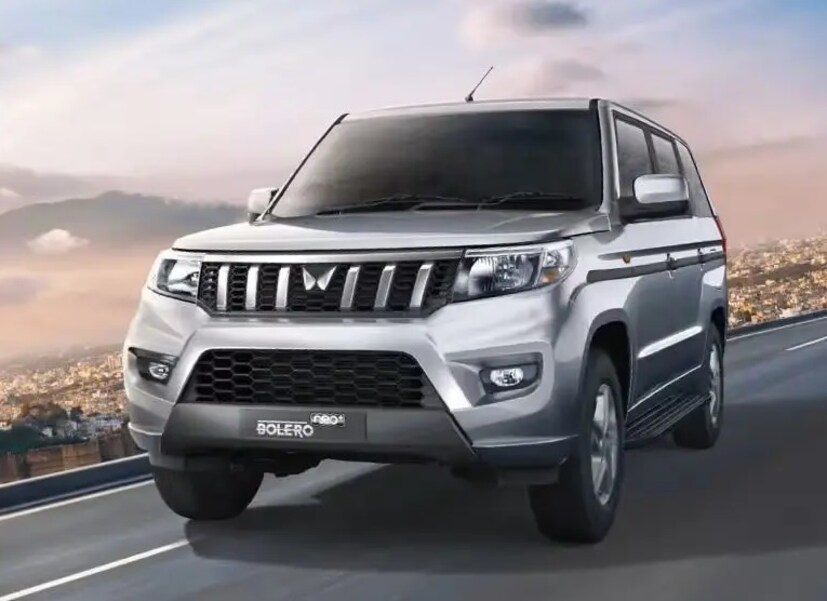 महिंद्रा बोलेरो : या एसयूव्हीचे मायलेज सुमारे 16-18 किमी/लीटर आहे. या एसयूव्हीमध्ये, ग्राहकांना एक शक्तिशाली 1.5-लिटर डिझेल इंजिन मिळते जे 5-स्पीड मॅन्युअल गिअरबॉक्सने सुसज्ज आहे. या एसयूव्हीमध्ये, तुम्हाला ड्युअल फ्रंट एअरबॅग्ज, एबीएस, ब्लूटूथ म्युझिक सिस्टम दिले आहे.