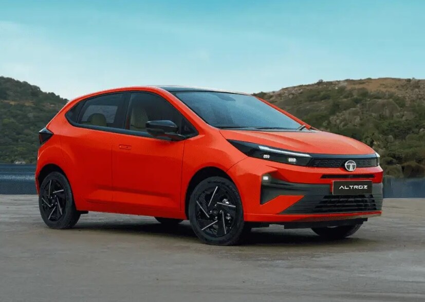 टाटा अल्ट्रोज : ही कार सुमारे 23.64 ते 25.11 किमी/लीटर मायलेज देते, यामध्ये ग्राहकांना 1.5-लिटर डिझेल इंजिन (90 hp, 200 Nm) मिळते जे 5-स्पीड मॅन्युअल ट्रान्समिशनने सुसज्ज आहे आणि ही कार 5-स्टार एनसीएपी रेटिंगसह येते. यामध्ये, ग्राहकांना 6 एअरबॅग्जसह 10.25-इंच टचस्क्रीन देखील मिळते.