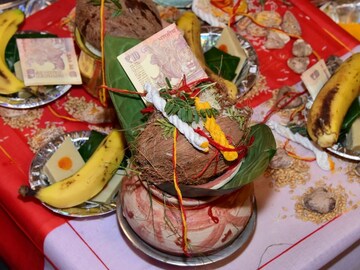 Puja Coconut : पूजेचा नारळ खराब होणं किंवा सुकणं याचा अर्थ काय? हे शुभ की अशुभ? Puja Coconut : पूजेचा नारळ खराब होणं किंवा सुकणं याचा अर्थ काय? हे शुभ की अशुभ?