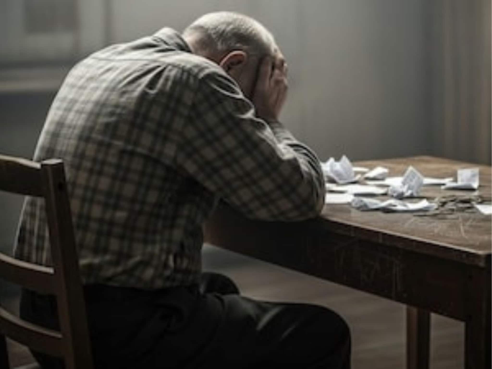 21 दिवसांचा सापळा, मुंबईतील व्यक्तीचं बँक खातं झालं रिकामं, 1 कोटी 8 लाखांची फसवणूक