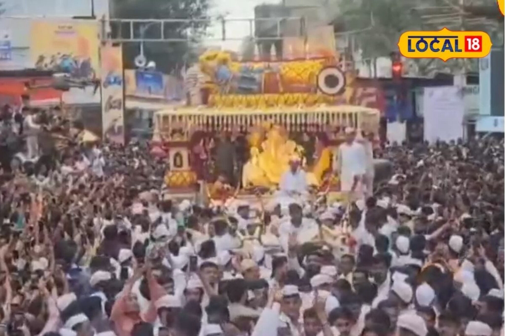 Dagdusheth: ढोल-ताशांचा गजर अन् मंत्रोच्चाराचे सूर, दगडूशेठ गणपती थाटात विराजमान