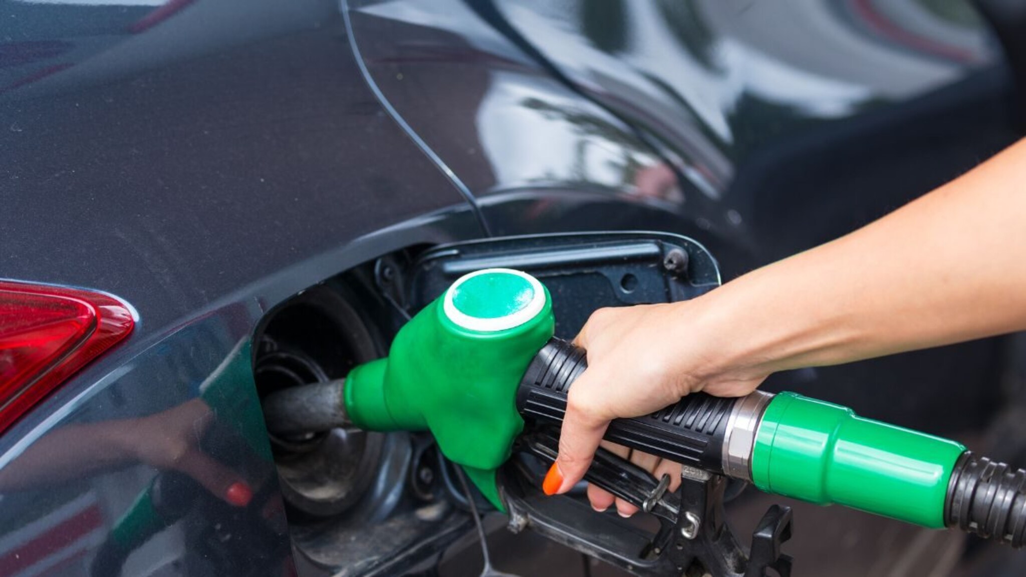 E20 Petrol: इथेनॉल मिक्स पेट्रोलमुळे मायलेज होतं कमी? इंजनही होईल खराब? तुमच्या प्रश्नांची उत्तरं