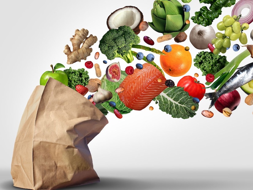 आजकाल लोक लहान मोठ्या खरेदीसाठी इंस्टंट डिलिव्हरी ऍपचा वापर मोठ्या प्रमाणात करत आहेत. एखादी महत्वाची वस्तू, ग्रोसरी, फळ-भाज्या हे सगळं लोक आता ऑनलाइन मागवू लागले आहेत. जे अगदी कमी वेळात घरपोहोच दिले जाते. यामुळे लोकांचा वेळ वाचतो. एवढच नाही तर या ऍपवर अनेकदा सुट देखील मिळते ज्यामुळे लोकांना आता हे ऍप दररोजच्या भाजीपाल्यासाठी वापरण्याची सवय झाली आहे. आजकाल लोक लहान मोठ्या खरेदीसाठी इंस्टंट डिलिव्हरी ऍपचा वापर मोठ्या प्रमाणात करत आहेत. एखादी महत्वाची वस्तू, ग्रोसरी, फळ-भाज्या हे सगळं लोक आता ऑनलाइन मागवू लागले आहेत. जे अगदी कमी वेळात घरपोहोच दिले जाते. यामुळे लोकांचा वेळ वाचतो. एवढच नाही तर या ऍपवर अनेकदा सुट देखील मिळते ज्यामुळे लोकांना आता हे ऍप दररोजच्या भाजीपाल्यासाठी वापरण्याची सवय झाली आहे.