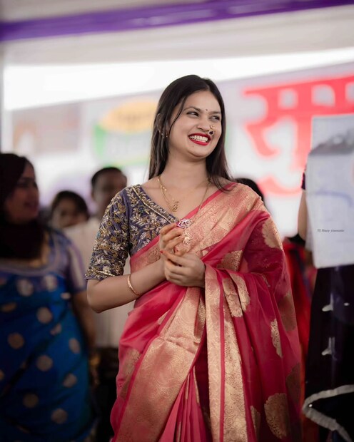 यावेळी तिच्या मादक अदांनी गोविंदांना घायाळ केलं आहे. उत्सवाला हजेरी लावलेल्या प्रत्येकाने तिच्या डान्सचा आनंद लुटला. पण तुम्हाला माहीत आहे का, या एका शोसाठी गौतमी पाटील किती पैसे घेते?