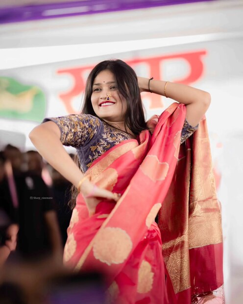 गौतमी पाटील तिच्या डान्समुळे जितकी प्रसिद्ध झाली, तितकीच ती तिच्या काही वादग्रस्त नृत्यामुळे चर्चेतही राहिली आहे. पण या वादामुळे तिच्या लोकप्रियतेवर कोणताही परिणाम झाला नाही. उलट, तिच्या कार्यक्रमांची मागणी दिवसेंदिवस वाढतच चालली आहे.