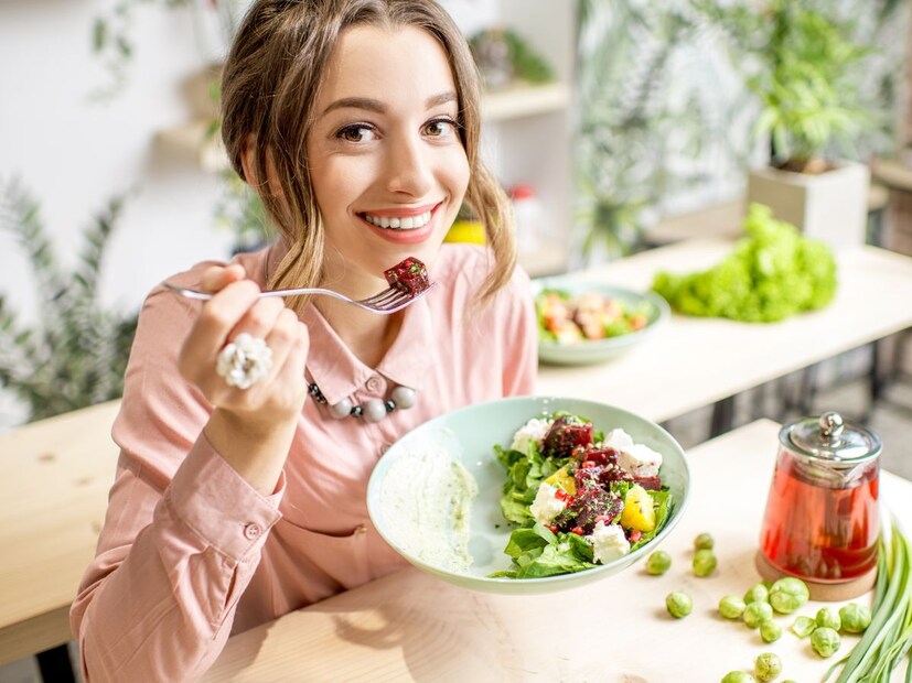 काय करावे?रात्रीचे जेवण झोपण्याच्या किमान 2-3 तास आधी घ्या. हलके, कमी तेलकट आणि संतुलित अन्न निवडा. जेवल्यानंतर थोडा फेरफटका मारा. पोटभर न खाता 70-80% पोट भरल्यावर थांबा.