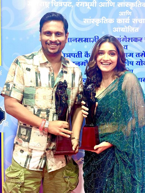हृताबरोबरच अनन्या सिनेमाचे दिग्दर्शक प्रताप फड यांचाही प्रथम पदार्पण दिग्दर्शकासाठी 60 वा राज्य मराठी चित्रपट पुरस्कार देऊन गौरव करण्यात आला. 