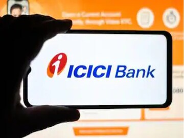 ICICI क्रेडिट कार्ड यूझर्सला धक्का! 15 जानेवारीपासून बदलतील हे नियम, एकदा पाहाच
