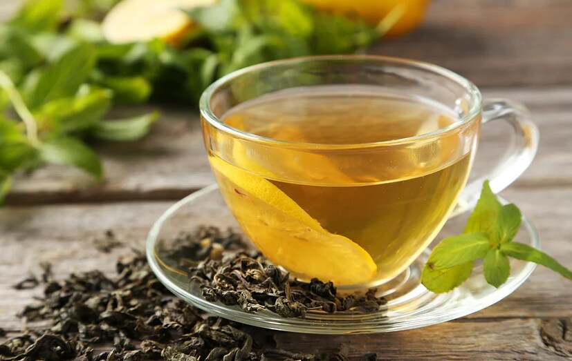 विशेषतः बदाम आणि अक्रोड सारख्या सुक्या मेव्याचे फायदे कमी होतात. जर तुम्हाला चहासोबत काही खावे लागले तर नमकीन, खाखरा, ब्रेड टोस्ट किंवा भाजलेले हरभरा हे चांगले पर्याय आहेत. निरोगी गोष्टी खाल्ल्यानंतर फक्त 30-60 मिनिटांनी चहा प्या. टीप : (वरील माहिती सामान्य माहितीवर आधारीत आहेत. न्यूज 18 मराठी याची पुष्टी करत नाही. आपला उद्देश तुमच्यापर्यंत माहिती पोहोचवण्याचा आहे.)