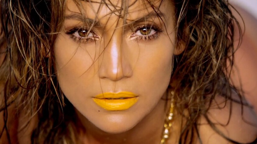 पिवळे ओठ: पिवळे ओठ हे तुमच्या शरीरातील बिलीरुबिनची पातळी वाढल्याचे दर्शवितात. हे देखील कावीळचे लक्षण आहे. पिवळे ओठ हे यकृतातील एखाद्या प्रकारच्या समस्येचे देखील लक्षण असू शकते.